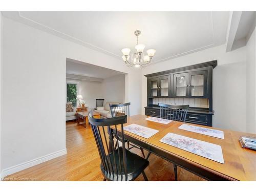 556 Rexway Court, Burlington, ON - Indoor Photo Showing Dining Room