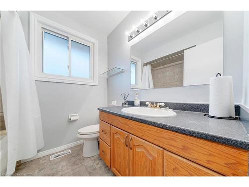 556 Rexway Court, Burlington, ON - Indoor Photo Showing Bathroom