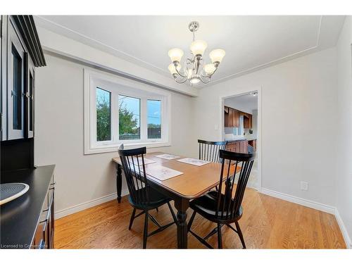 556 Rexway Court, Burlington, ON - Indoor Photo Showing Dining Room