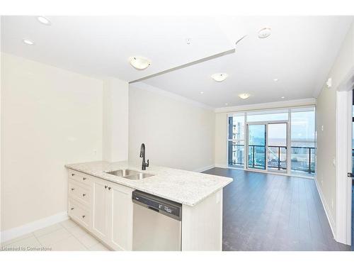 527-16 Concord Place, Grimsby, ON - Indoor Photo Showing Kitchen With Double Sink