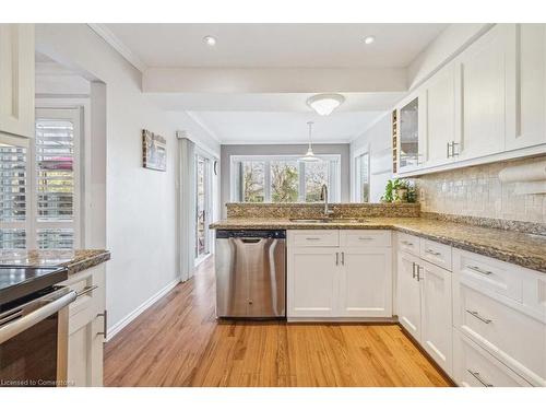 4290 Longmoor Drive, Burlington, ON - Indoor Photo Showing Kitchen