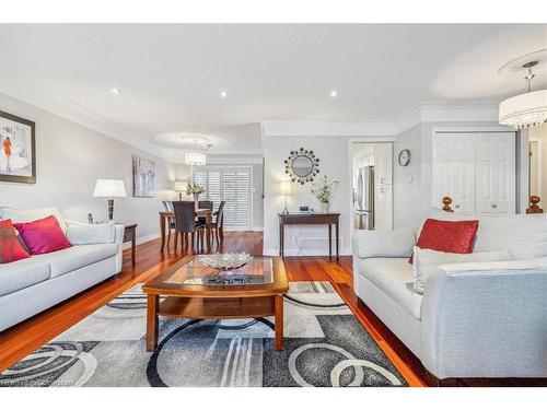 4290 Longmoor Drive, Burlington, ON - Indoor Photo Showing Living Room