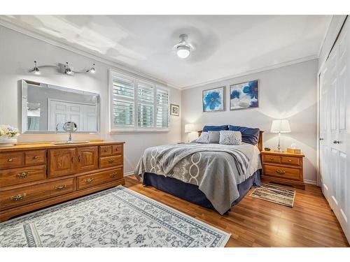 4290 Longmoor Drive, Burlington, ON - Indoor Photo Showing Bedroom