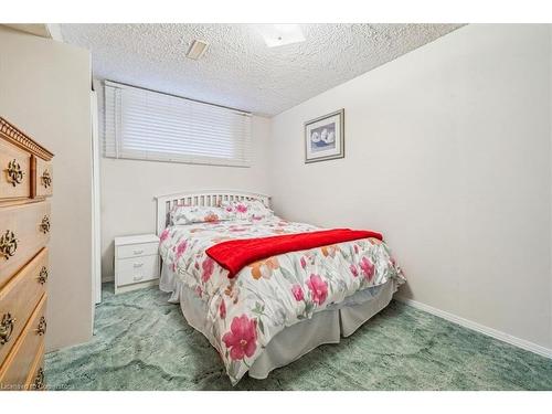 4290 Longmoor Drive, Burlington, ON - Indoor Photo Showing Bedroom