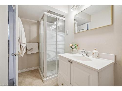 4290 Longmoor Drive, Burlington, ON - Indoor Photo Showing Bathroom