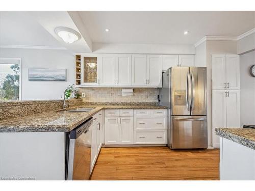 4290 Longmoor Drive, Burlington, ON - Indoor Photo Showing Kitchen With Double Sink With Upgraded Kitchen