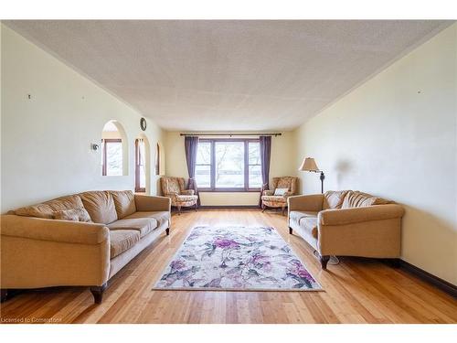 4127 Niagara River Parkway, Fort Erie, ON - Indoor Photo Showing Living Room