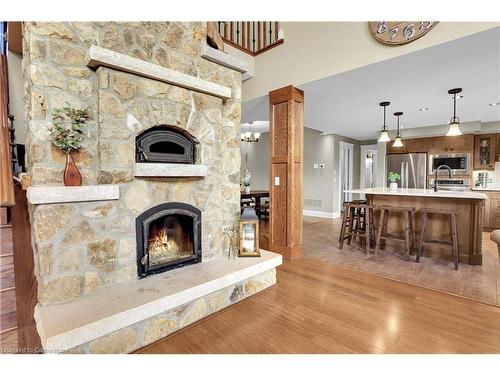 331 Russ Road, Grimsby, ON - Indoor Photo Showing Living Room With Fireplace