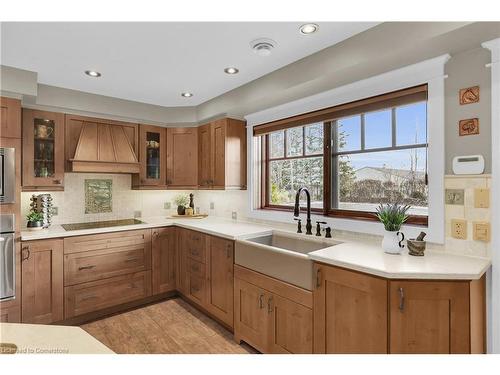 331 Russ Road, Grimsby, ON - Indoor Photo Showing Kitchen