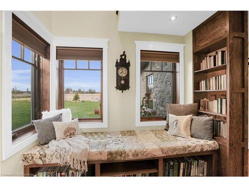 331 Russ Road, Grimsby, ON - Indoor Photo Showing Bedroom