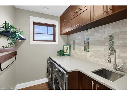 331 Russ Road, Grimsby, ON - Indoor Photo Showing Laundry Room