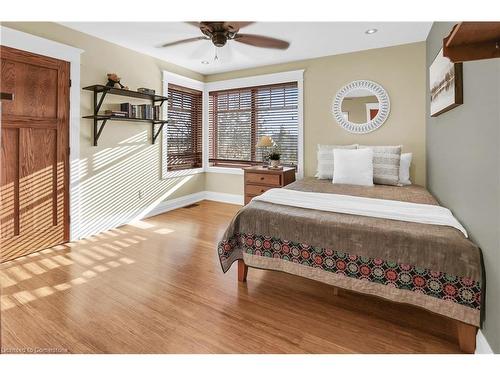 331 Russ Road, Grimsby, ON - Indoor Photo Showing Bedroom