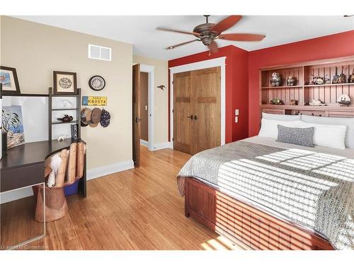 331 Russ Road, Grimsby, ON - Indoor Photo Showing Bedroom