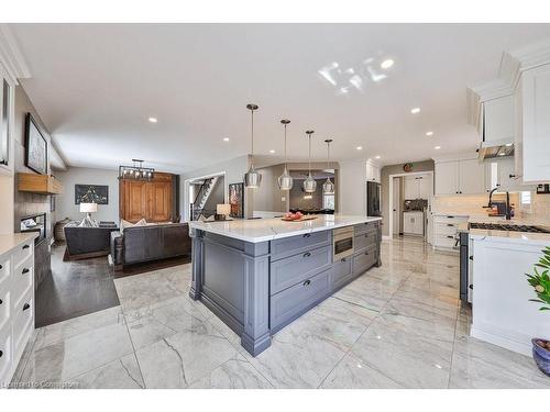 353 Canyon Crescent, Oakville, ON - Indoor Photo Showing Kitchen With Upgraded Kitchen