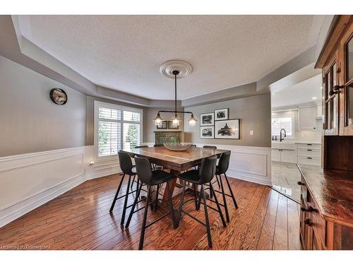 353 Canyon Crescent, Oakville, ON - Indoor Photo Showing Dining Room