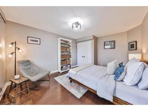 353 Canyon Crescent, Oakville, ON - Indoor Photo Showing Bedroom