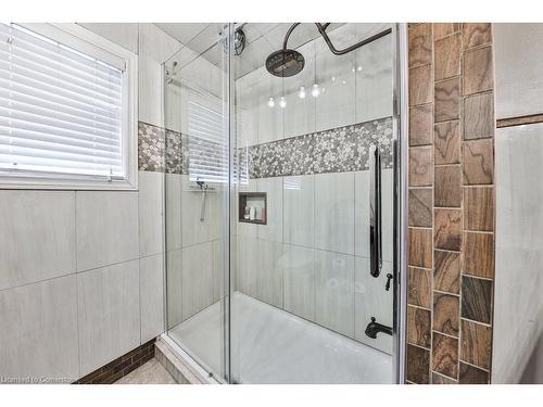 353 Canyon Crescent, Oakville, ON - Indoor Photo Showing Bathroom