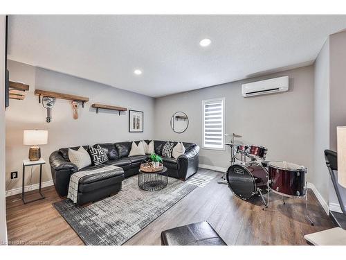 353 Canyon Crescent, Oakville, ON - Indoor Photo Showing Living Room