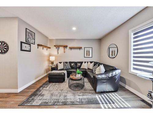 353 Canyon Crescent, Oakville, ON - Indoor Photo Showing Living Room