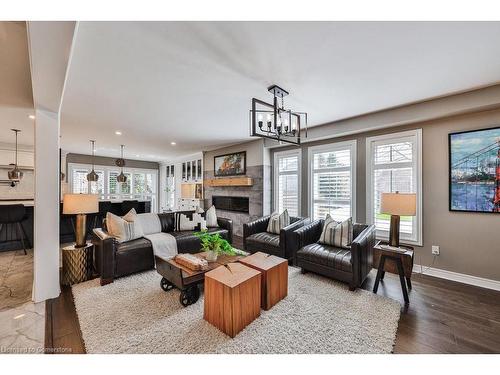 353 Canyon Crescent, Oakville, ON - Indoor Photo Showing Living Room