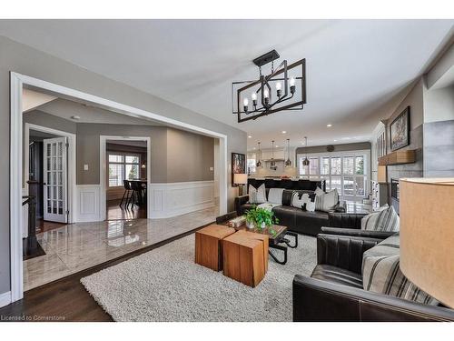 353 Canyon Crescent, Oakville, ON - Indoor Photo Showing Living Room