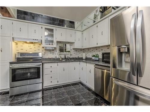 93-1584 Newlands Crescent, Burlington, ON - Indoor Photo Showing Kitchen With Stainless Steel Kitchen With Double Sink