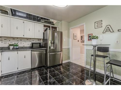 93-1584 Newlands Crescent, Burlington, ON - Indoor Photo Showing Kitchen With Stainless Steel Kitchen