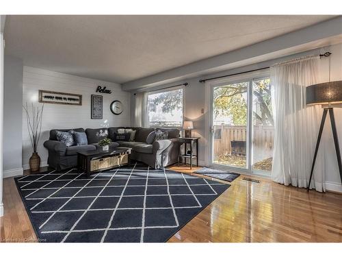 93-1584 Newlands Crescent, Burlington, ON - Indoor Photo Showing Living Room