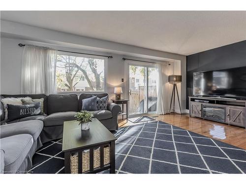 93-1584 Newlands Crescent, Burlington, ON - Indoor Photo Showing Living Room