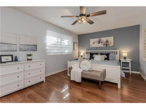 93-1584 Newlands Crescent, Burlington, ON - Indoor Photo Showing Bedroom