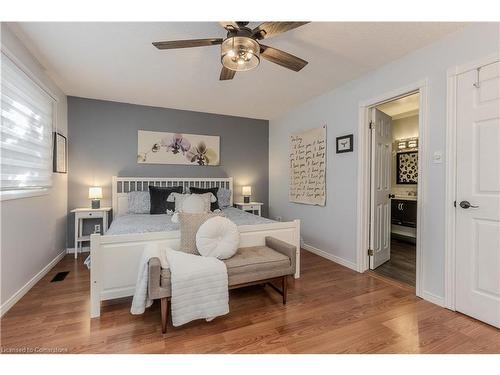 93-1584 Newlands Crescent, Burlington, ON - Indoor Photo Showing Bedroom