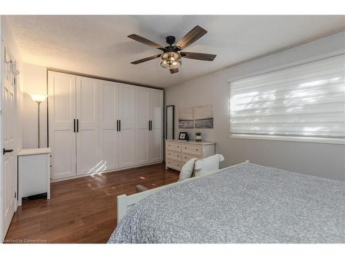 93-1584 Newlands Crescent, Burlington, ON - Indoor Photo Showing Bedroom