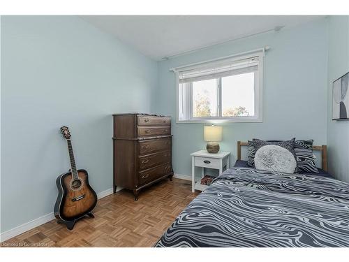 93-1584 Newlands Crescent, Burlington, ON - Indoor Photo Showing Bedroom