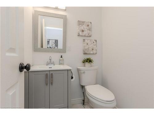 93-1584 Newlands Crescent, Burlington, ON - Indoor Photo Showing Bathroom