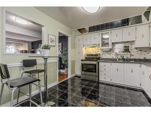 93-1584 Newlands Crescent, Burlington, ON - Indoor Photo Showing Kitchen With Double Sink