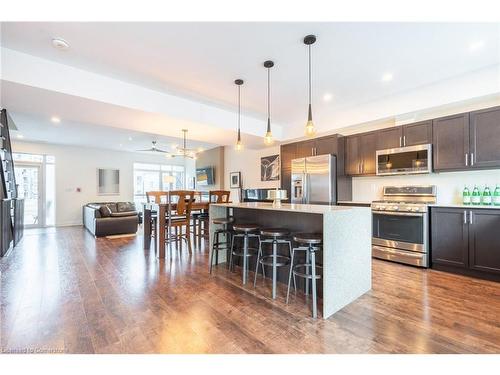 4 Concord Place, Grimsby, ON - Indoor Photo Showing Kitchen With Upgraded Kitchen