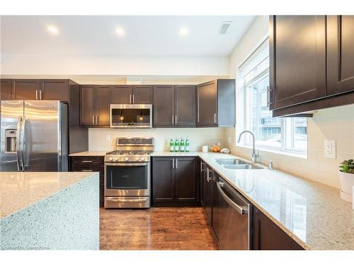 4 Concord Place, Grimsby, ON - Indoor Photo Showing Kitchen With Double Sink With Upgraded Kitchen