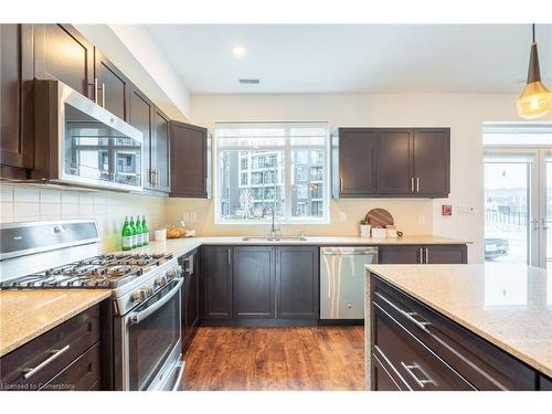 4 Concord Place, Grimsby, ON - Indoor Photo Showing Kitchen With Upgraded Kitchen