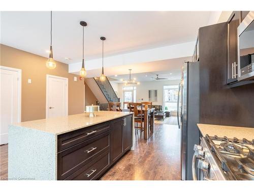 4 Concord Place, Grimsby, ON - Indoor Photo Showing Kitchen With Upgraded Kitchen