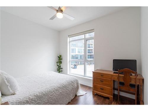 4 Concord Place, Grimsby, ON - Indoor Photo Showing Bedroom