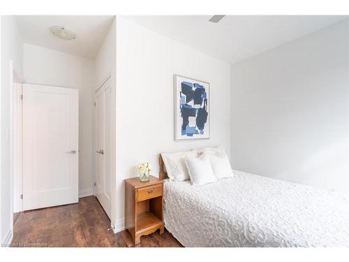 4 Concord Place, Grimsby, ON - Indoor Photo Showing Bedroom