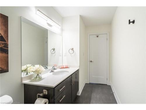 4 Concord Place, Grimsby, ON - Indoor Photo Showing Bathroom