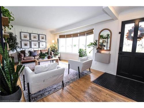 17 Rosemore Road, St. Catharines, ON - Indoor Photo Showing Living Room