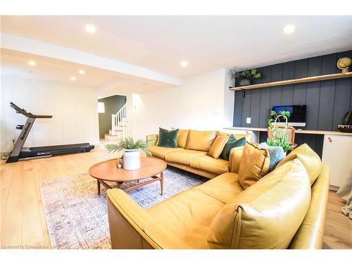 17 Rosemore Road, St. Catharines, ON - Indoor Photo Showing Living Room