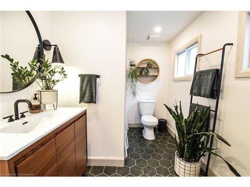 17 Rosemore Road, St. Catharines, ON - Indoor Photo Showing Bathroom