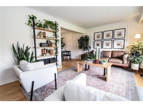 17 Rosemore Road, St. Catharines, ON - Indoor Photo Showing Living Room