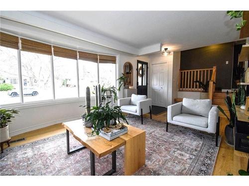 17 Rosemore Road, St. Catharines, ON - Indoor Photo Showing Living Room