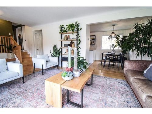 17 Rosemore Road, St. Catharines, ON - Indoor Photo Showing Living Room