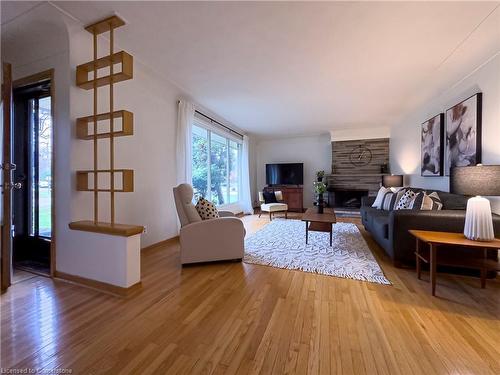 119 Oneida Boulevard, Ancaster, ON - Indoor Photo Showing Living Room