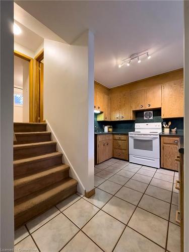 119 Oneida Boulevard, Ancaster, ON - Indoor Photo Showing Kitchen